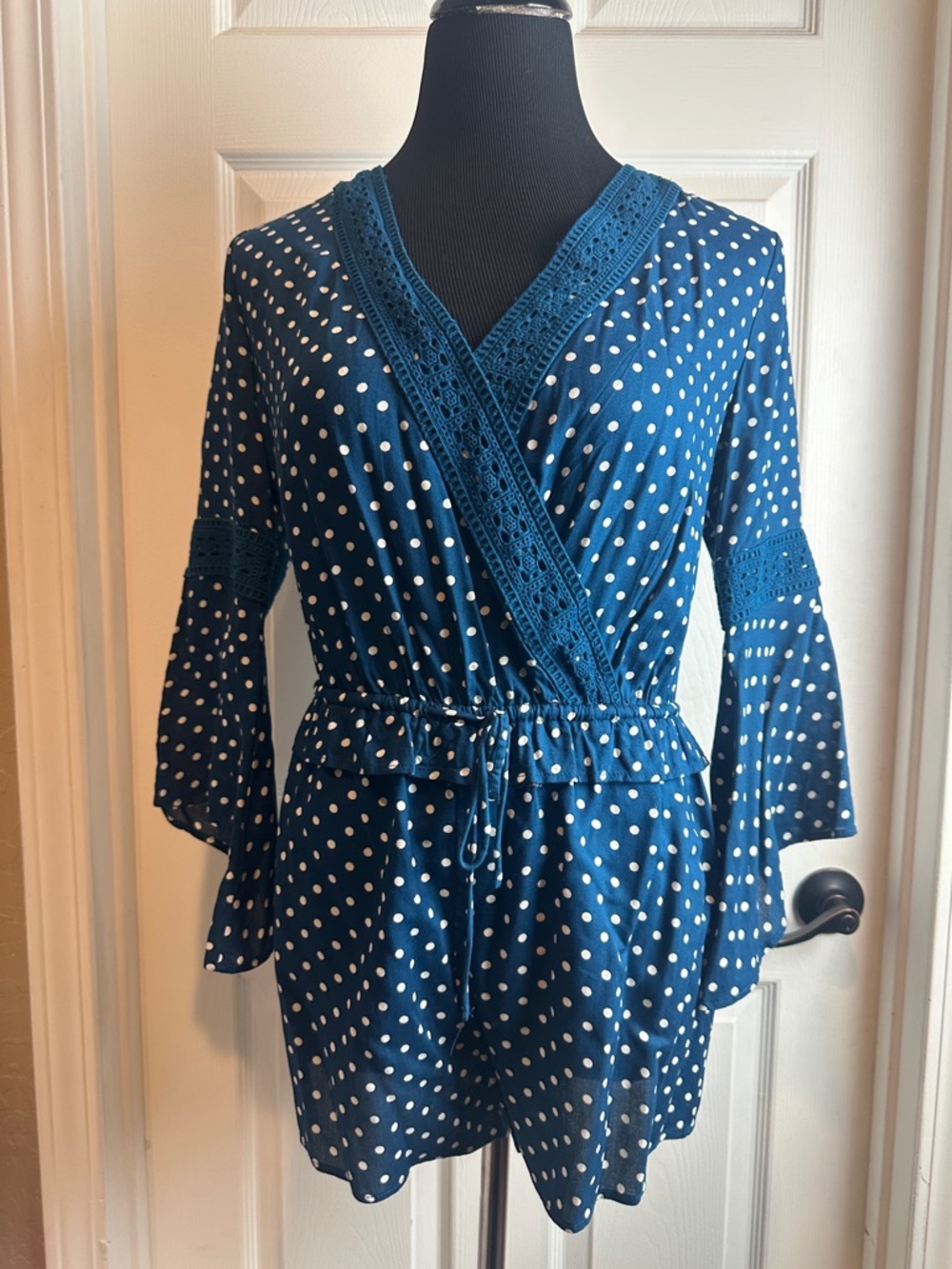 Jessica Simpson Polka Dot Wrap Romper Navy Blue Lace Trim  Size 
Junior Small